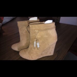 NEW FOREVER 21 BOOTS SIZE 8